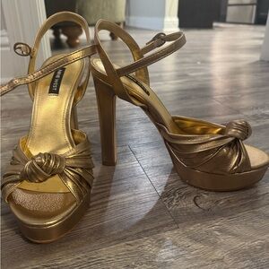 Nine West Gold High-Heeled Platform Sandals